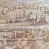 Tranchierbrett massiv aus Olivenholz 50 cm Lasergravur Name + GRILLMASTER – personalisiert Schneidebrett Fleisch Grill BBQ Brett Geschenk – Bild 3
